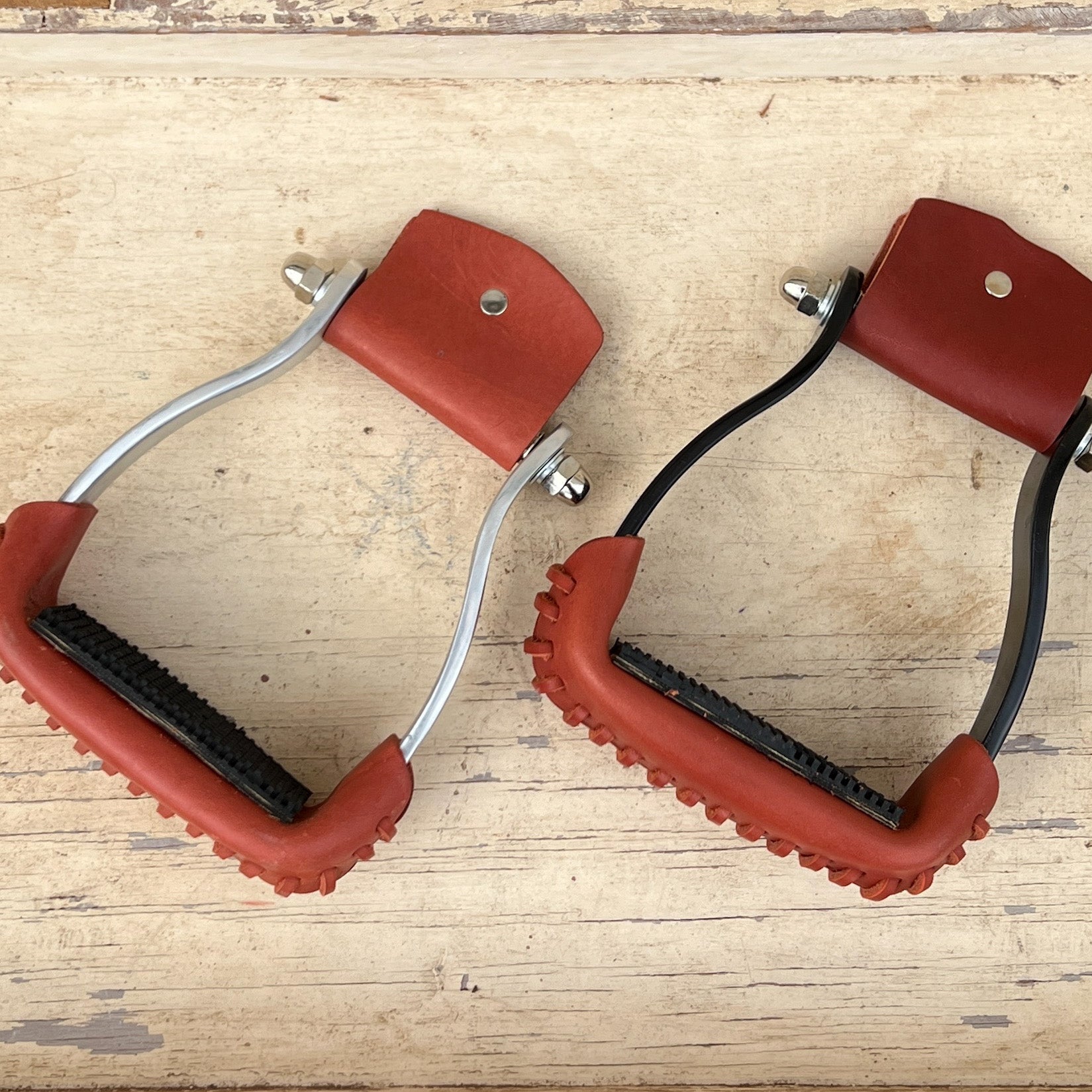 AJ Tack Aluminum Barrel Racing Stirrups Tanned Leather Tread AJ Tack